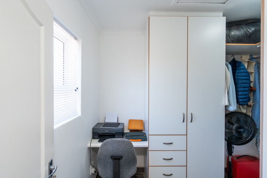 4 Bedroom Property for Sale in Myburgh Park Western Cape